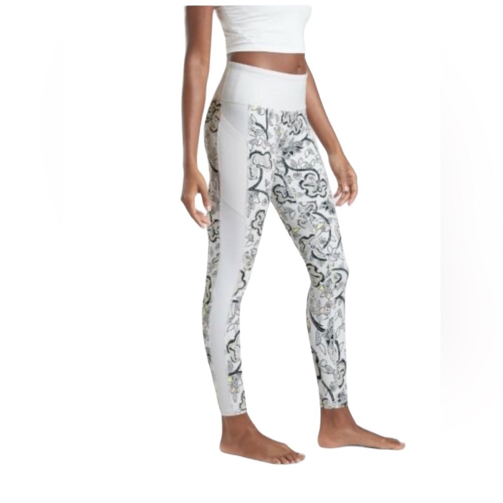 Athleta Affirmation 7/8 White Floral Legging. Size Small. Excellent Condition.